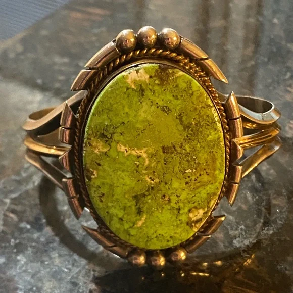 Vintage Navajo Sterling Silver Gaspeite Cuff Bracelet Signed  “KM” UNISEX - Picture 4 of 17